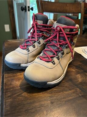 Columbia Brown Hiking Shoe with Red Lining women’s size 9.5